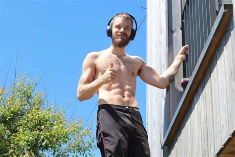 shirtless pewdiepie